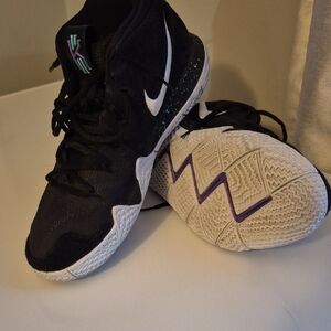 Nike Kyrie 4 Black and White Sneakers